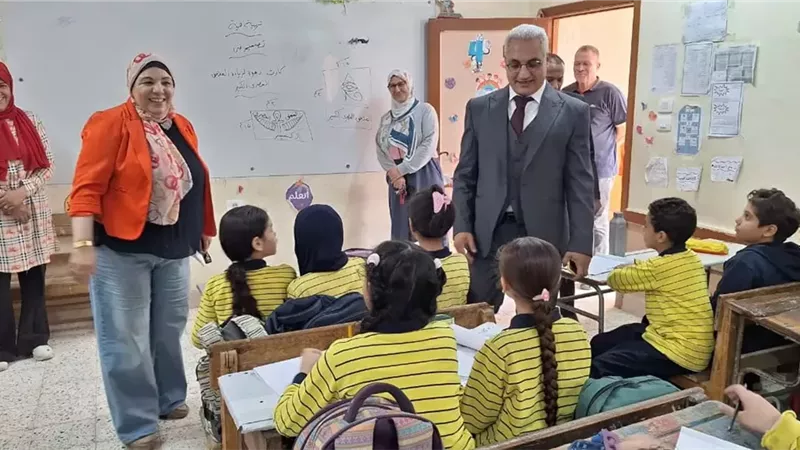 وكيل تعليم القاهرة يتفقد عددا من مدارس إدارة الزاوية
