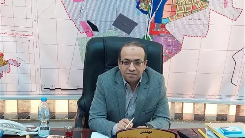 عبد البديع يعلن طفرة عمرانية بمدينة الفيوم الجديدة فى ملف الطرق.. صور