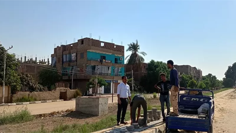 رئيس مركز البياضية بالأقصر يتابع أعمال حملات النظافة