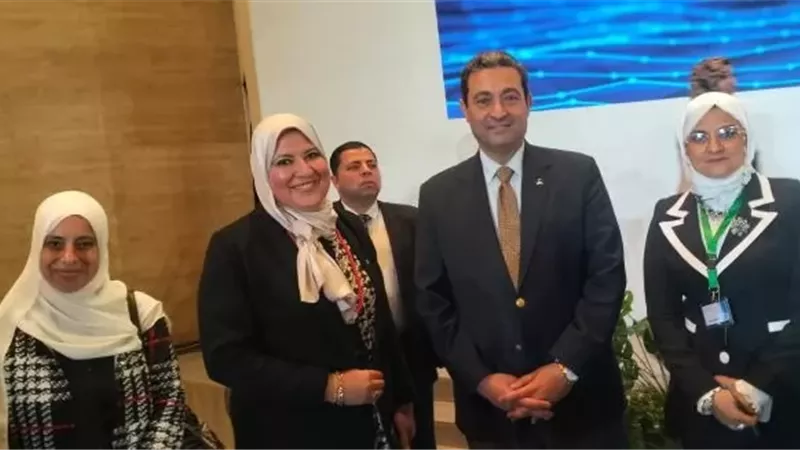 محافظ دمياط يهنئ وحدة السكان لتكريمها من وزارة التنمية المحلية