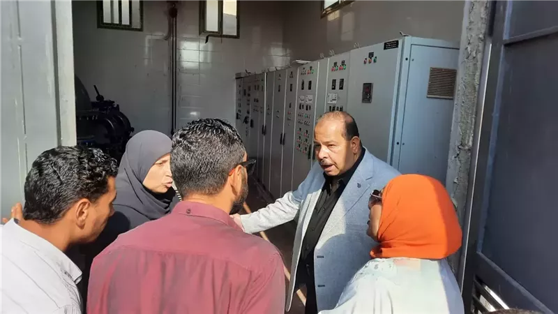 رئيس مياه دمياط يتفقد محطات 