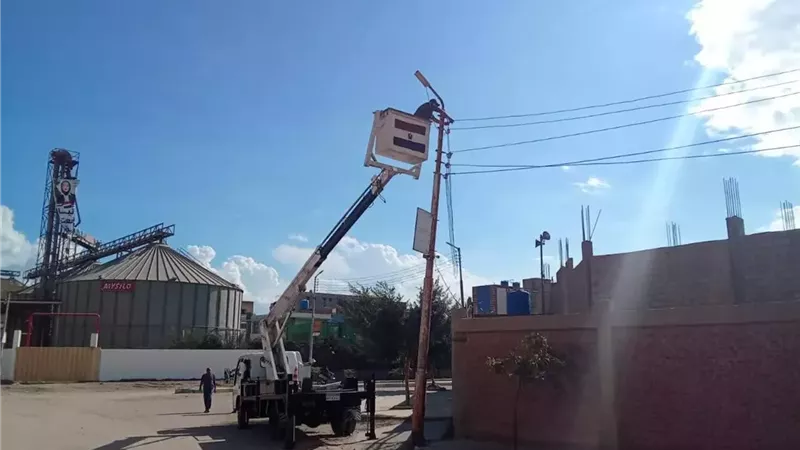 صيانة شاملة لشبكة الإنارة بالمنطقة الصناعية ببلطيم لرفع كفاءتها