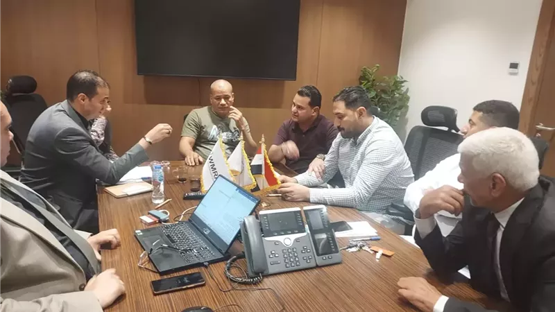 رئيس جهاز تنظيم إدارة المخلفات يجتمع بشركات جمع ونقل مخلفات المجازر بالقاهرة
