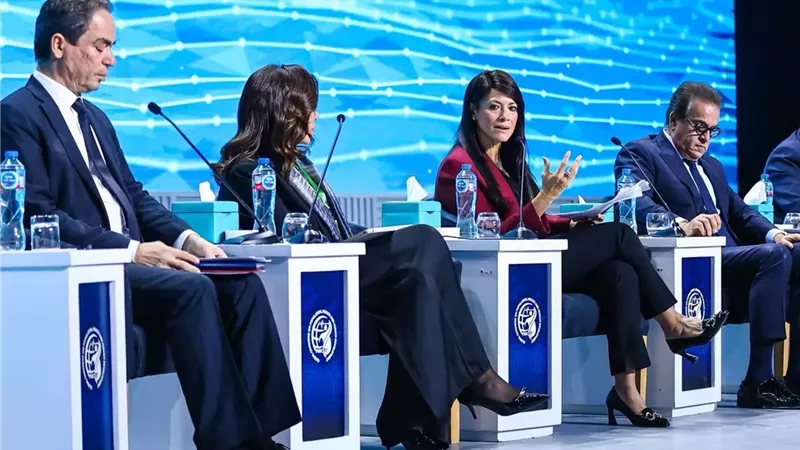 المشاط تشارك في جلسة حوارية عقب إطلاق استراتيجية الصحة الرقمية