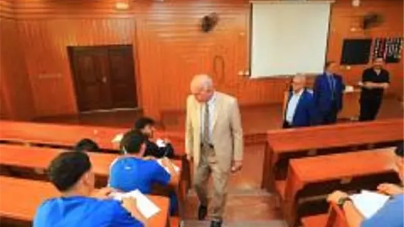 رئيس جامعة كفر الشيخ الأهلية يتابع امتحانات نصف الترم