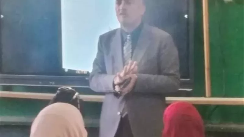 مدير الإدارة التعليمية بالمنيا يشهد البرنامج التدريبي للمعلمين