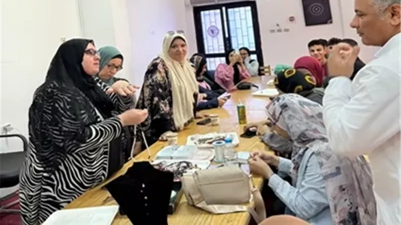 جامعة القناة تنظم فعالية تدريبية على المشغولات اليدوية لطلابها