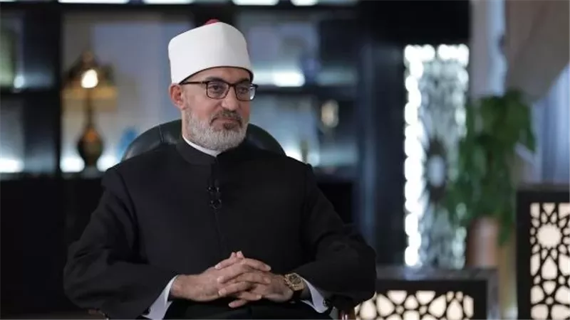 مفتي الجمهورية يُدين جريمة إحراق مسجد بالضفة الغربية