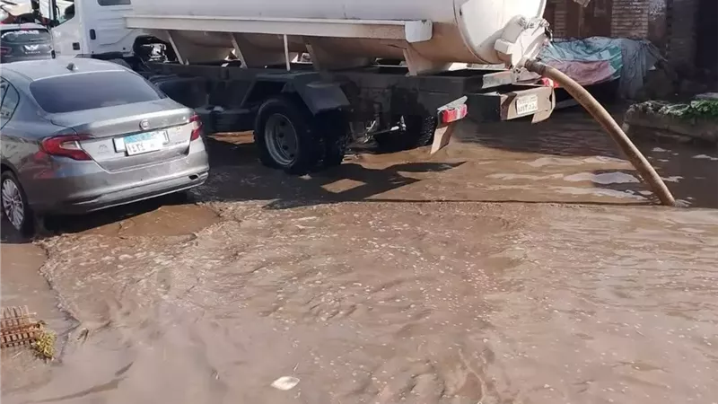 رفع تجمعات الأمطار من شوارع وميادين بلطيم