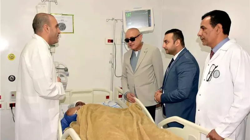 محافظ الأقصر يزور الأطفال المصابين فى حادث أتوبيس إسنا