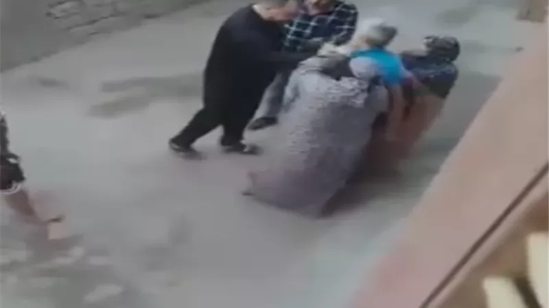 ضبط سيدتين ورجل تشاجروا بسبب خلافات الجيرة بالشرقية