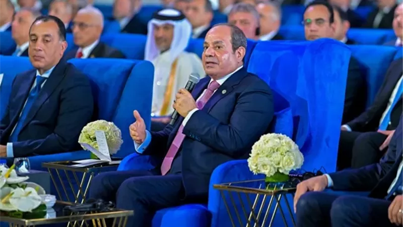 الرئيس السيسي: هناك فرص واعدة تتمتع بها مصر بفضل موقعها الجغرافي المتميز وقناة السويس
