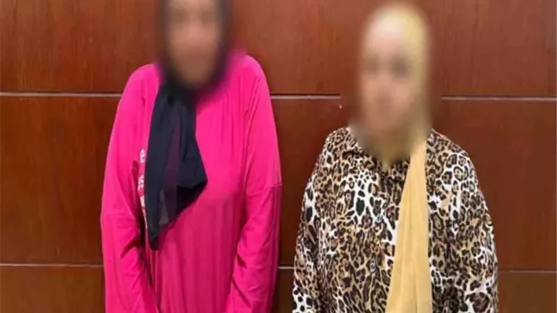 ضبط سيدتين لتعديهما على أخرى بالسب وتكسير زجاج سيارتها بالقاهرة