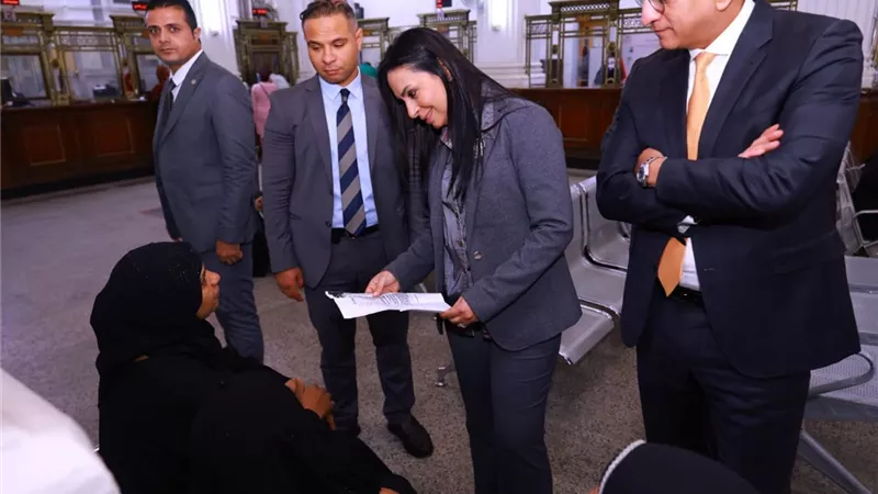 وزيرة التضامن تتفقد سير العمل ببنك ناصر..وتوجه بتقديم أفضل الخدمات للمواطنين