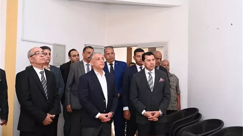 وزير الشباب ومحافظ الإسماعيلية يتابعان مركز الابتكار الشبابي والتعلم