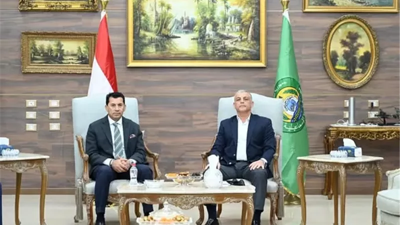 وزير الشباب يتابع مع محافظ الإسماعيلية جهود إدارة النادي الإسماعيلي