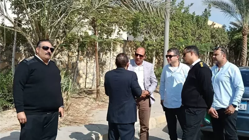 جهاز مدينة العبور ينفذ حملة إزالة فورية لقطعة مخالفة بالحي السابع