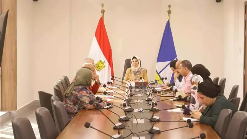نائب محافظ دمياط تبحث أوضاع العمالة غير المنتظمة