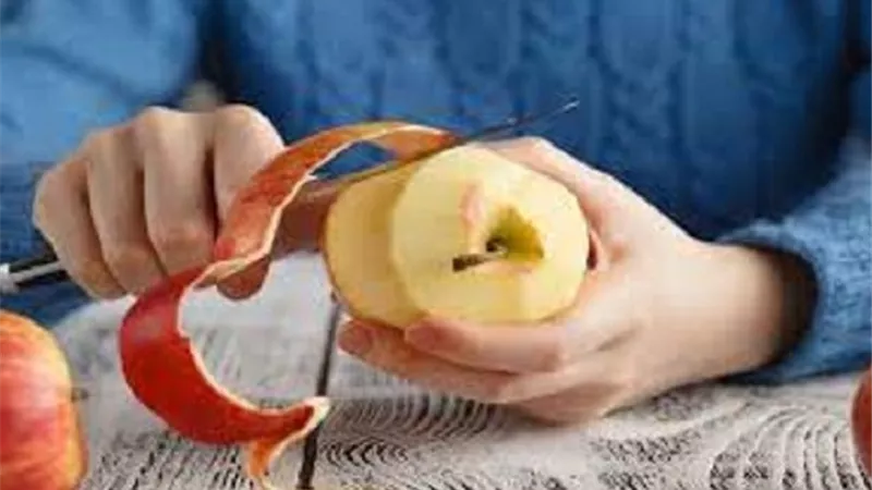 قشر التفاح .. كنز صحي غني بالألياف ومضادات الأكسدة
