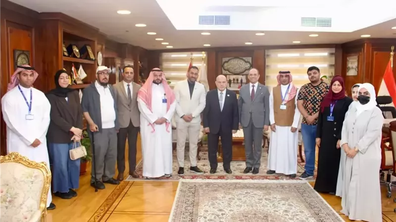 النيابة الإدارية تستقبل وفد طلاب القانون بالجامعة الخليجية لتعزيز التعاون القضائي