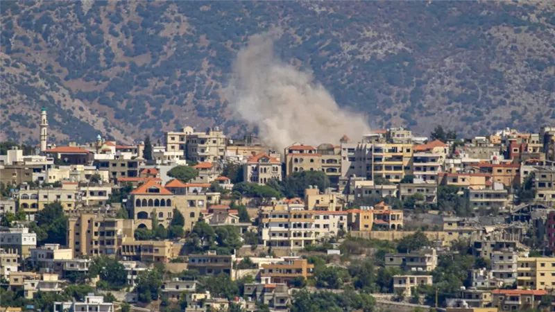 الصحة اللبنانية: شهيد في غارة إسرائيلية على مدينة بنت جبيل