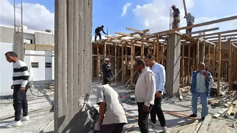 العبور.. إزالة فورية لمخالفة بنائية في الجولف سيتي بالحي السابع