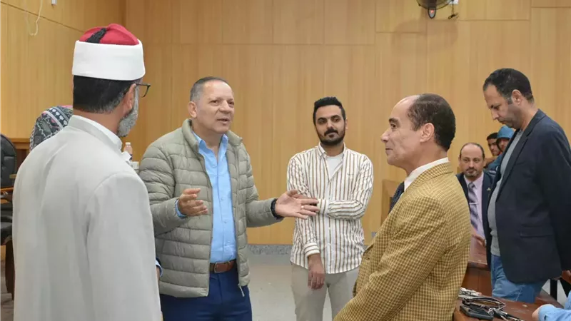رئيس جامعة دمياط يشهد ندوة 