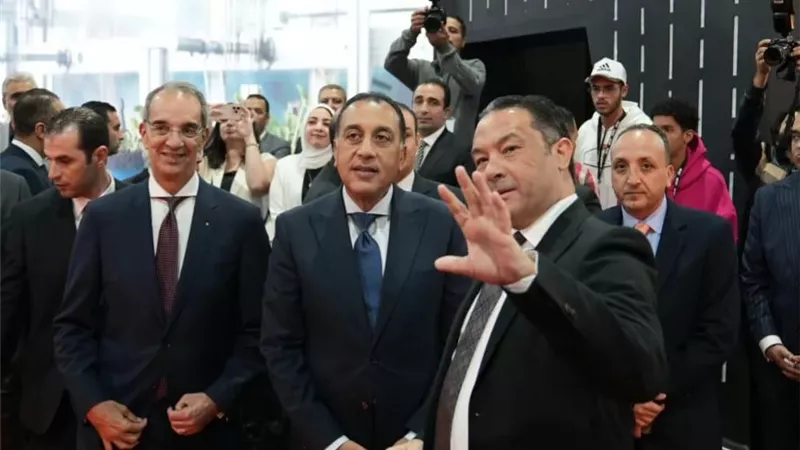 هشام مهران يستعرض خدمات النيابة الرقمية و احدث حلول الذكاء الاصطناعي وأول مساعد ذكي بالمطارات المصرية