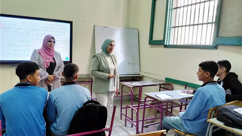 مدير تعليم القاهرة تتفقد مدارس إدارة الشرابية