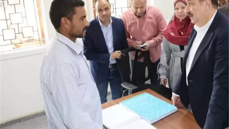 محافظ المنوفية يتفقد انتظام العمل بمجمع خدمات المواطنين بسنتريس