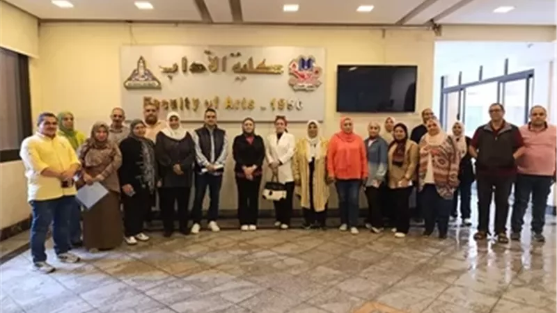 آداب عين شمس تنظم دورة السلامة والصحة المهنية لأعضاء جهازها الإداري