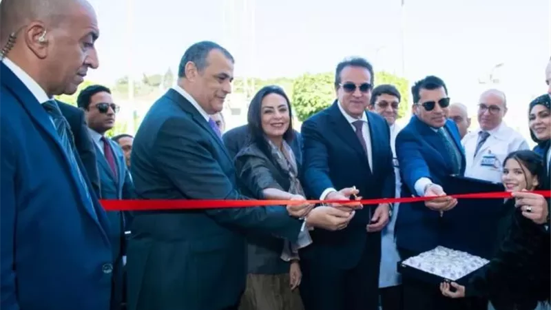 وزير الدولة للإنتاج الحربي يفتتح توسعة وحدة الغسيل الكلوي بالمركزالطبي