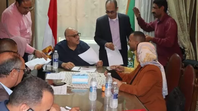 محافظ القليوبية يستجيب لشكاوى المواطنين بالخانكة ويوجّه بحلول فورية