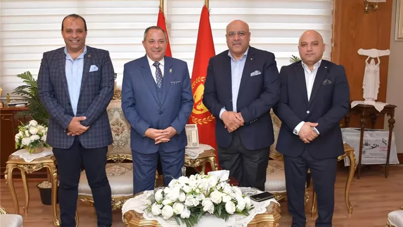 محافظ بورسعيد يبحث مع هيئة الاستثمار تعزيز الفرص الاستثمارية