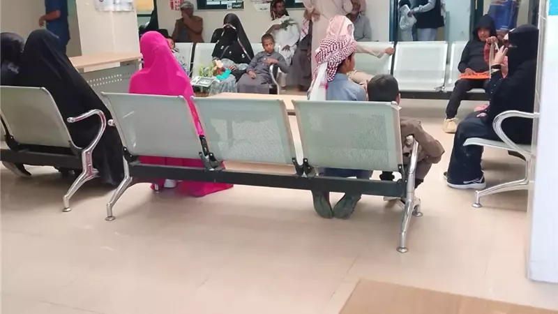 لجنة التسنين بسفاجا تُسجِّل 20 مواطنًا بقرية النصر
