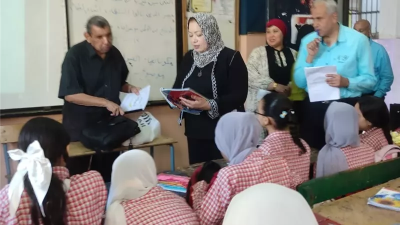 وكيل تعليم القاهرة تواصل زياراتها التفقدية بإدارة الوايلى