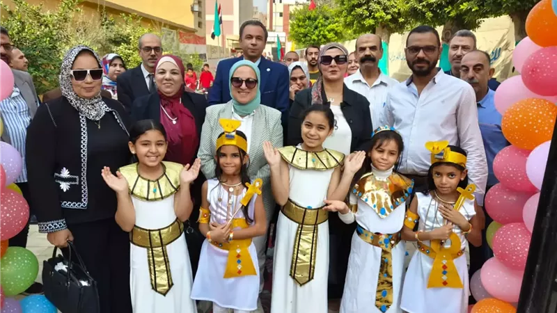 مدير تعليم القاهرة تشهد معرض المجال الصناعي تحت عنوان 