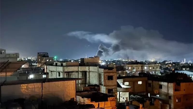 13 شهيدا في غارة إسرائيلية على محيط مخيم عين الحلوة جنوبي لبنان