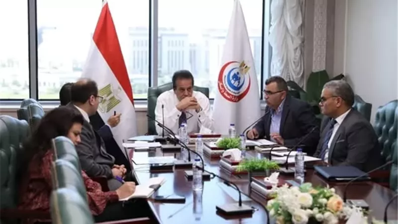 وزير الصحة يناقش إنشاء وحدات العلاج بالأكسجين عالي الضغط