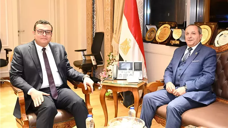 وزير الإسكان يبحث مع محافظ بورسعيد استعدادات التعامل مع الأمطار