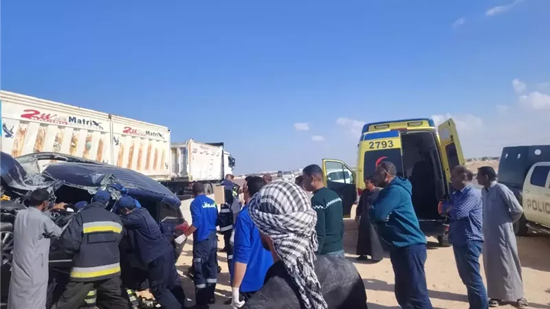 مصرع واصابة ٤ في حادث اصطدام سيارة ملاكي بنقل بالضبعة