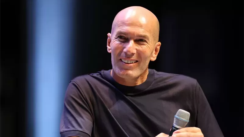 سر تأخر زيدان في توقيع عقد تدريب منتخب فرنسا