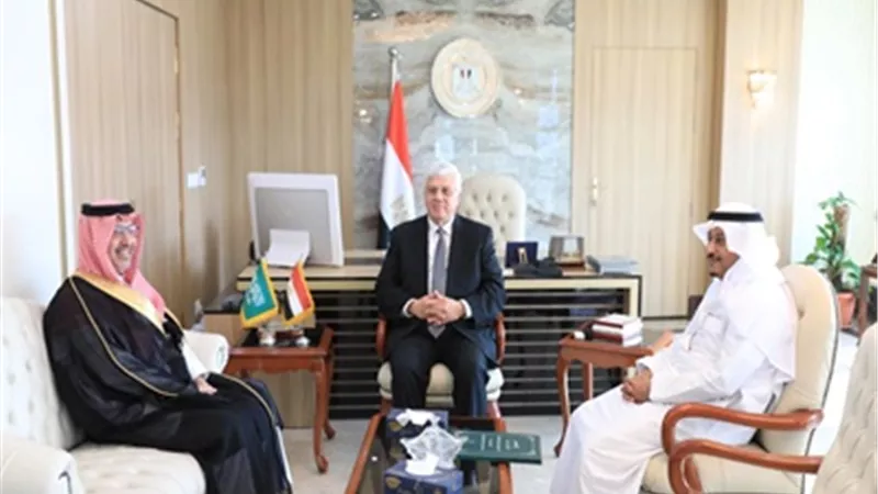 وزير التعليم العالي يبحث سبل تعزيز التعاون مع السفير السعودي