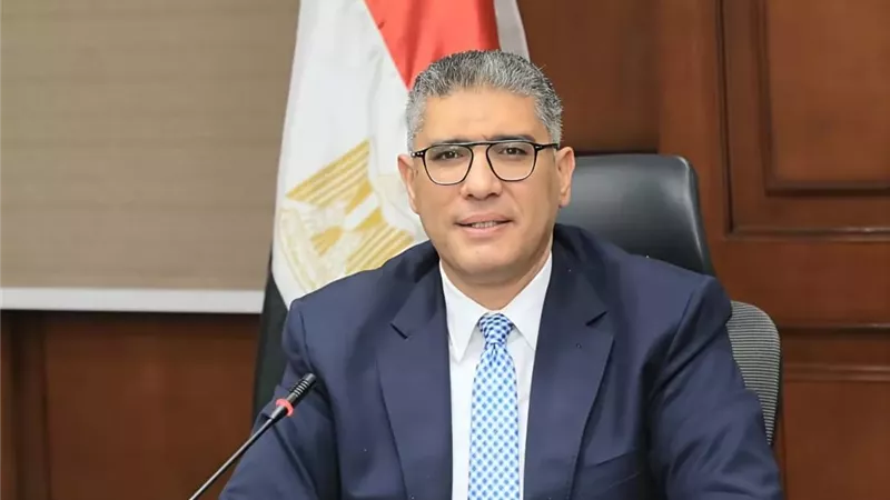 محافظ الجيزة يتابع فعاليات معرض الحرف اليدوية