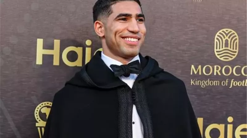 أشرف حكيمي يحضر حفل جوائز كاف لعام 2025 بـ