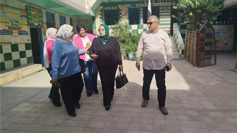 وكيل تعليم القاهرة تواصل جولاتها الميدانية لمتابعة سير الدراسة