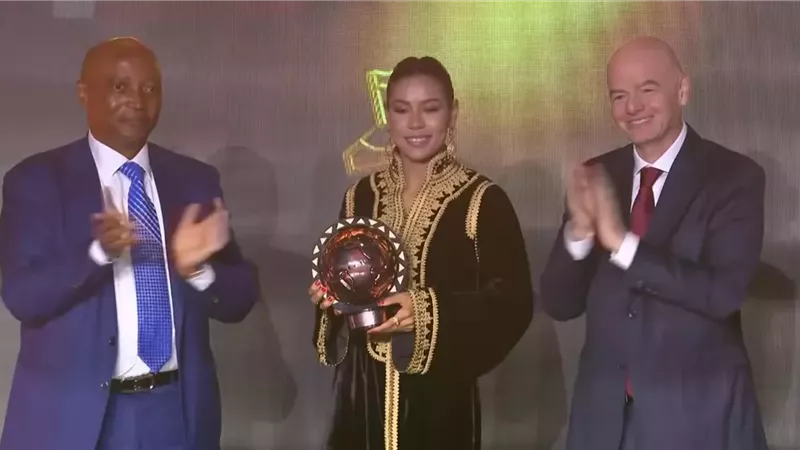 شاهد .. المغربية غزلان الشباك تحصد جائزة أفضل لاعبة إفريقية 2025