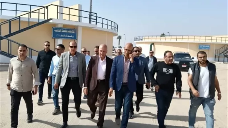 احمد عمران يتفقد مشروعات المرافق والطرق بالعبور