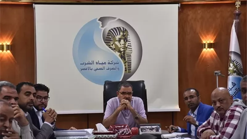 رئيس مياه الأقصر يلتقي اللجنة النقابية لبحث مطالب العاملين