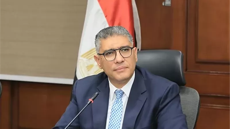 محافظ الجيزة يناقش المراحل النهائية لمخطط عزبة الصفيح بأبو رواش